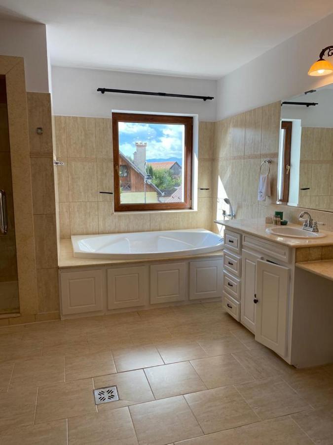 Apartaments Rîşnov Exterior foto