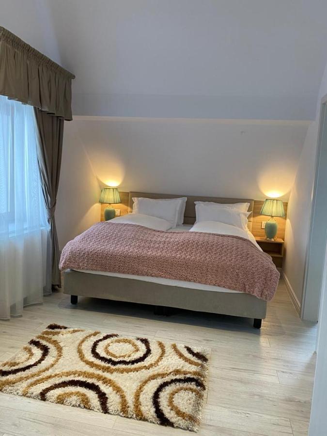 Apartaments Rîşnov Exterior foto