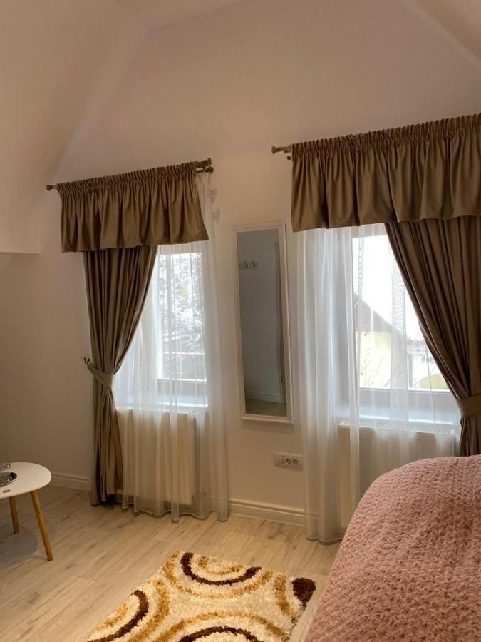 Apartaments Rîşnov Exterior foto